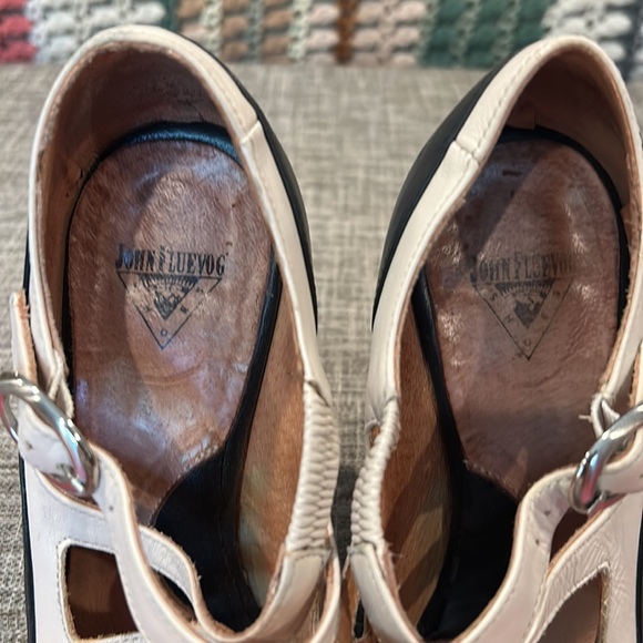 Black and white John Fluevog heels - 7.5 - Picture 7 of 12
